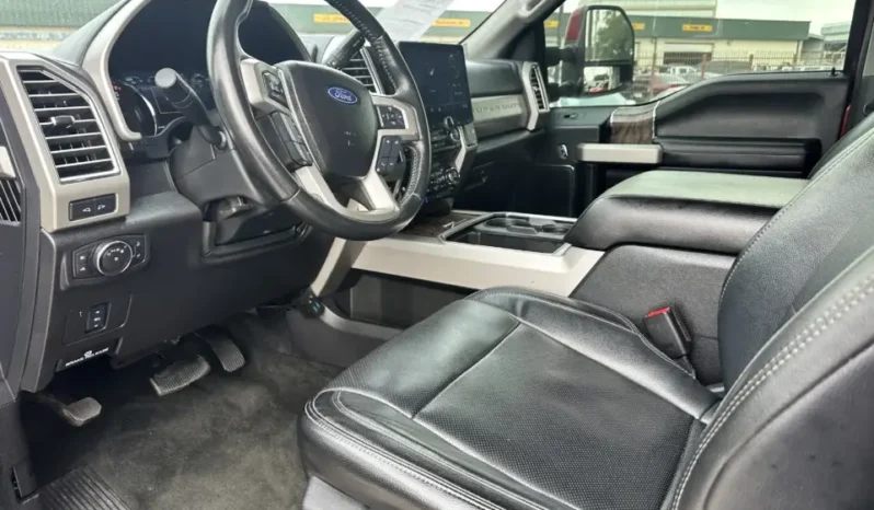 
								2017 Ford F250 Lariat Super Duty Crew Cab full									